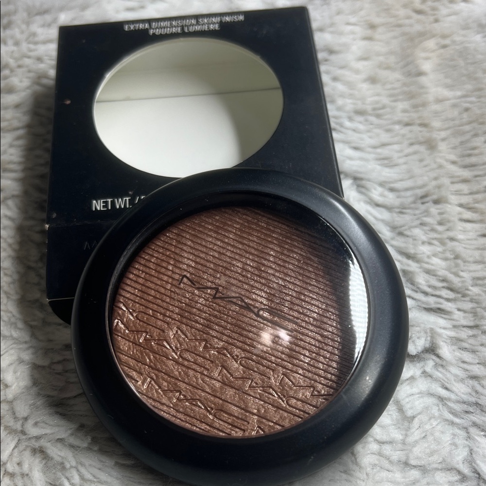 MAC Cosmetics Extra Dimension Skinfinish Highlighter - LE Superb
